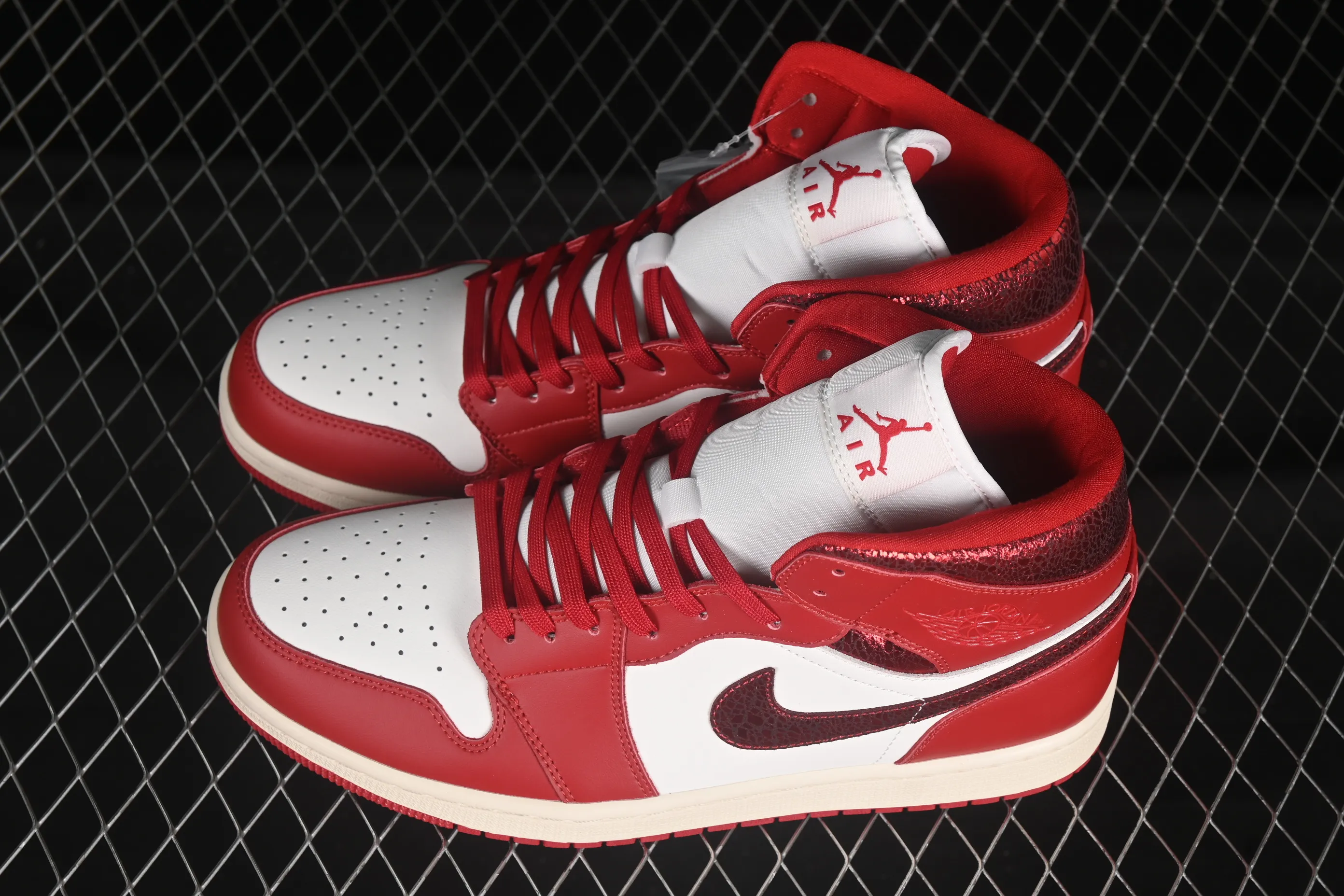 All categories Air Jordan Jordan series basketball shoes Air Jordan 1 Mid Air Jordan 1 Mid AJ1 Joe 1 China Red Mid-top cultural and casual sneakers HJ9337-106